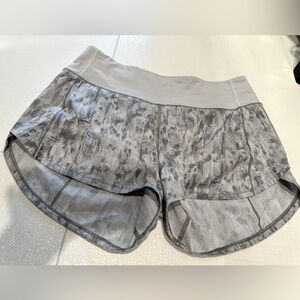 Lululemon Speed Up lined run short; light gray/blue camouflage; women’s size 6